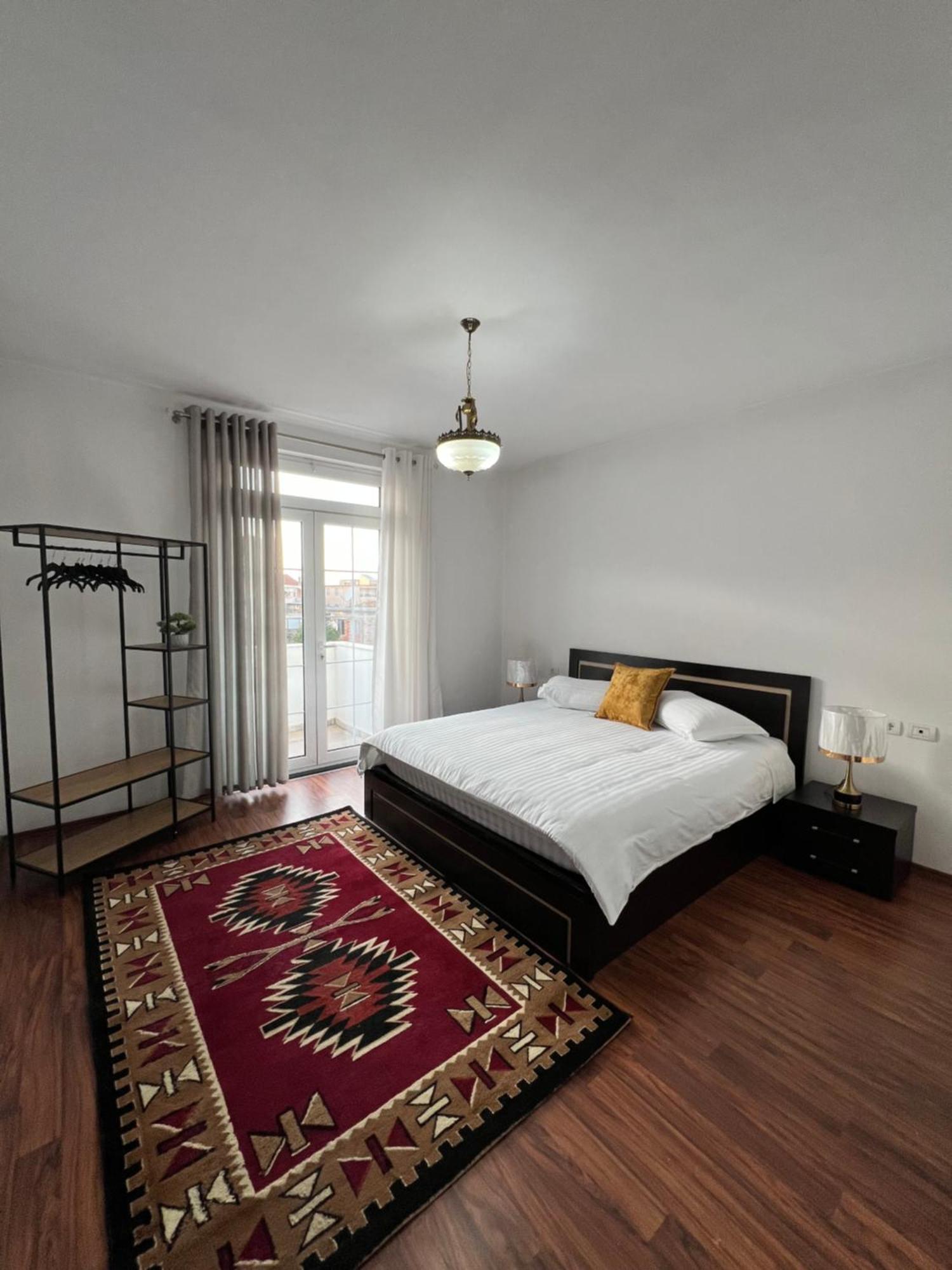 North Star Hostel Shkodër Екстериор снимка