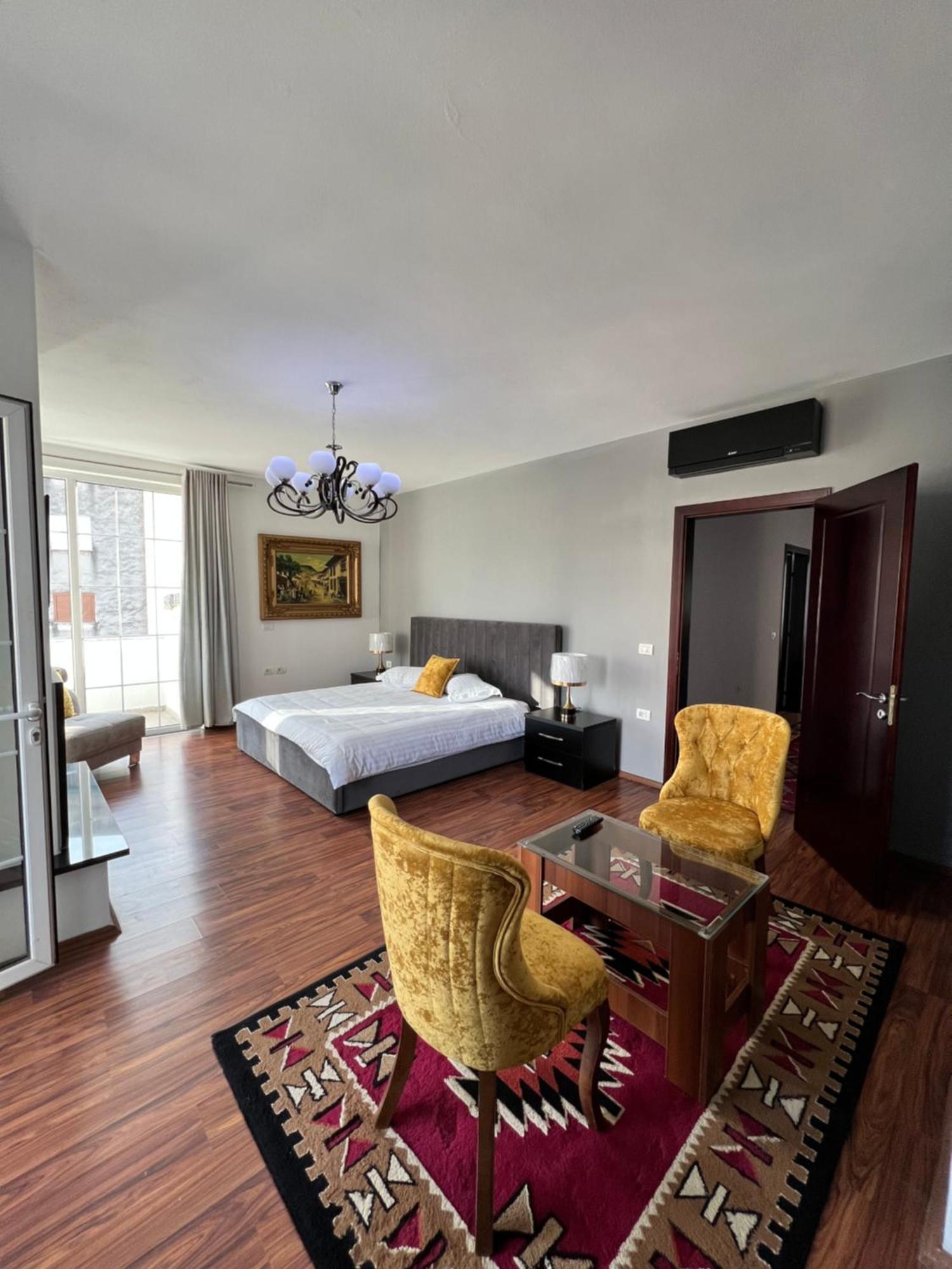 North Star Hostel Shkodër Екстериор снимка