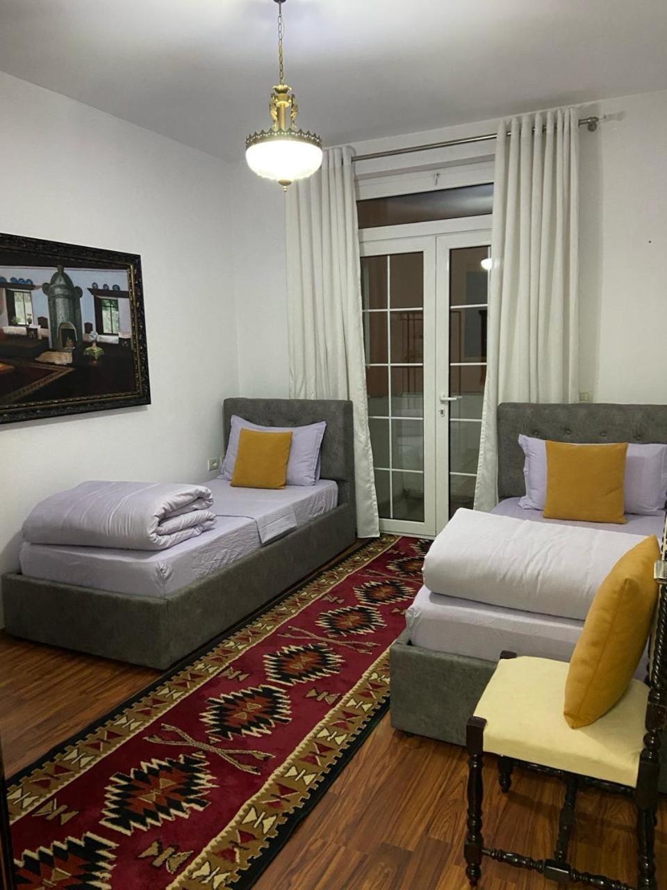 North Star Hostel Shkodër Екстериор снимка