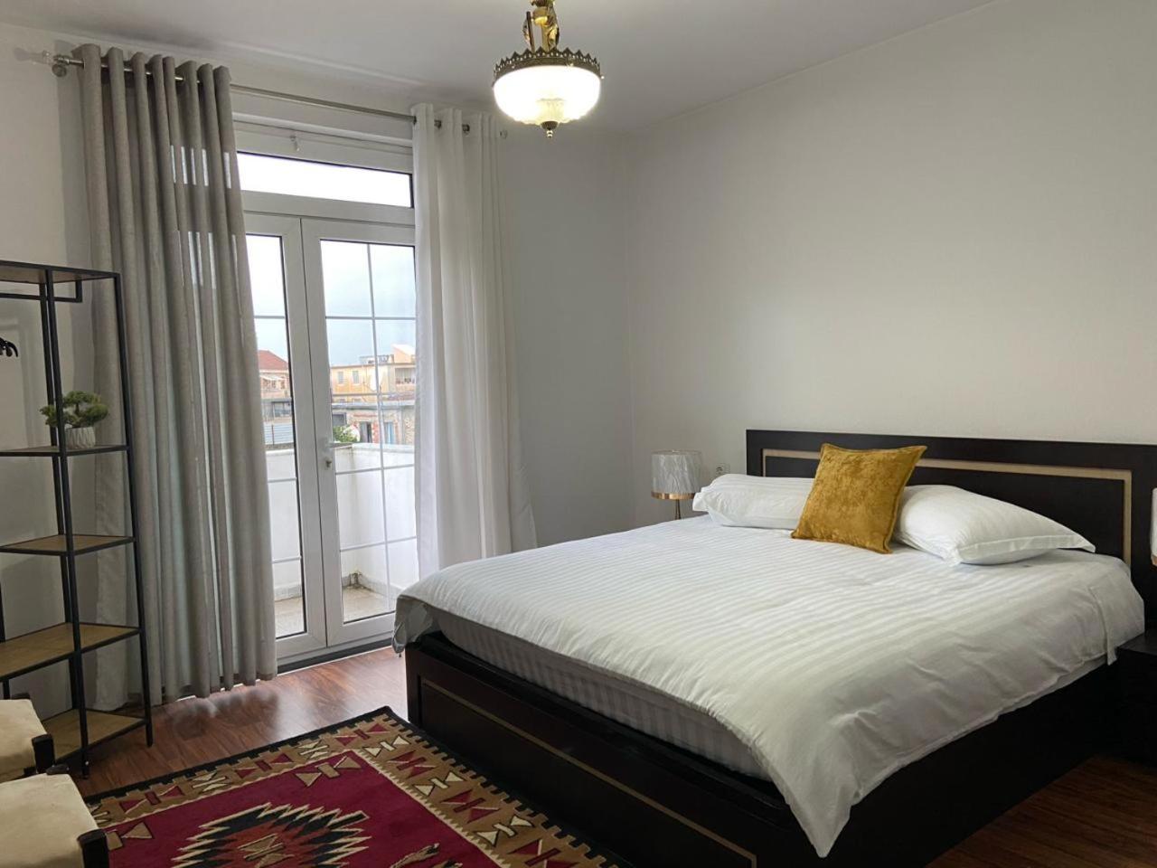 North Star Hostel Shkodër Екстериор снимка