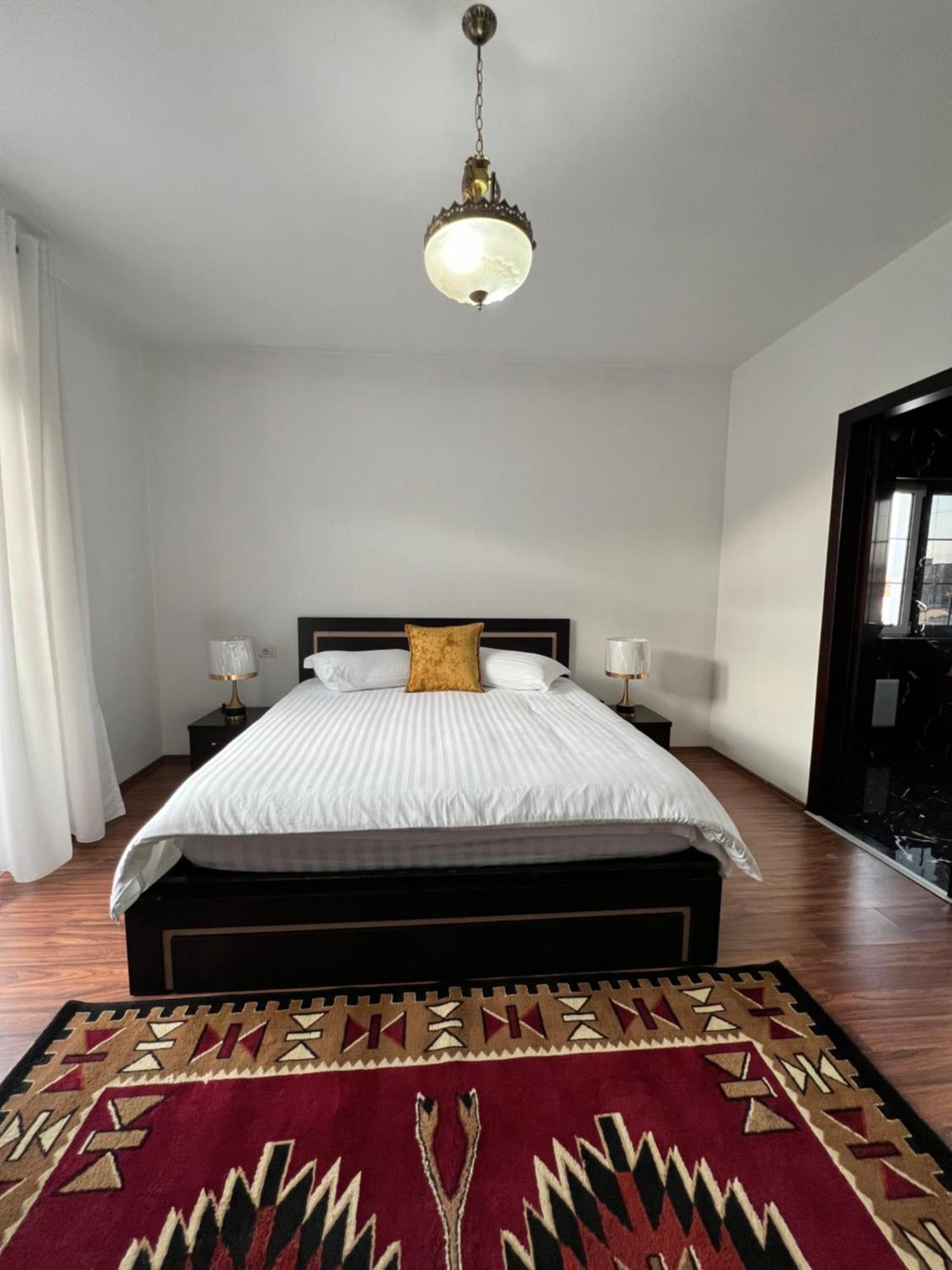 North Star Hostel Shkodër Екстериор снимка