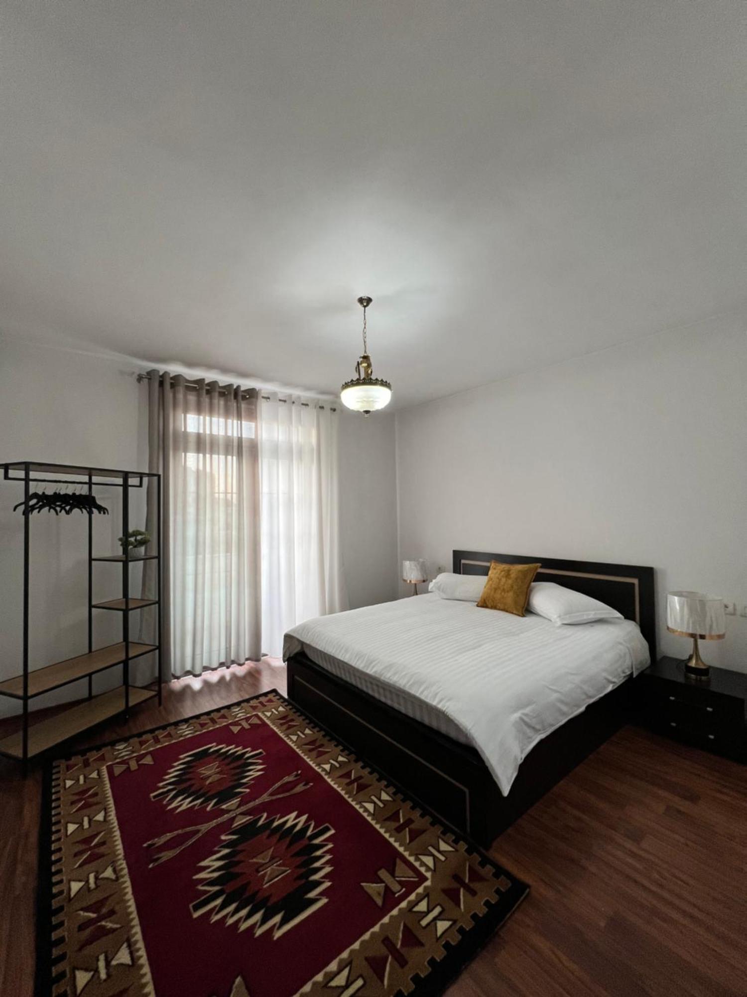 North Star Hostel Shkodër Екстериор снимка
