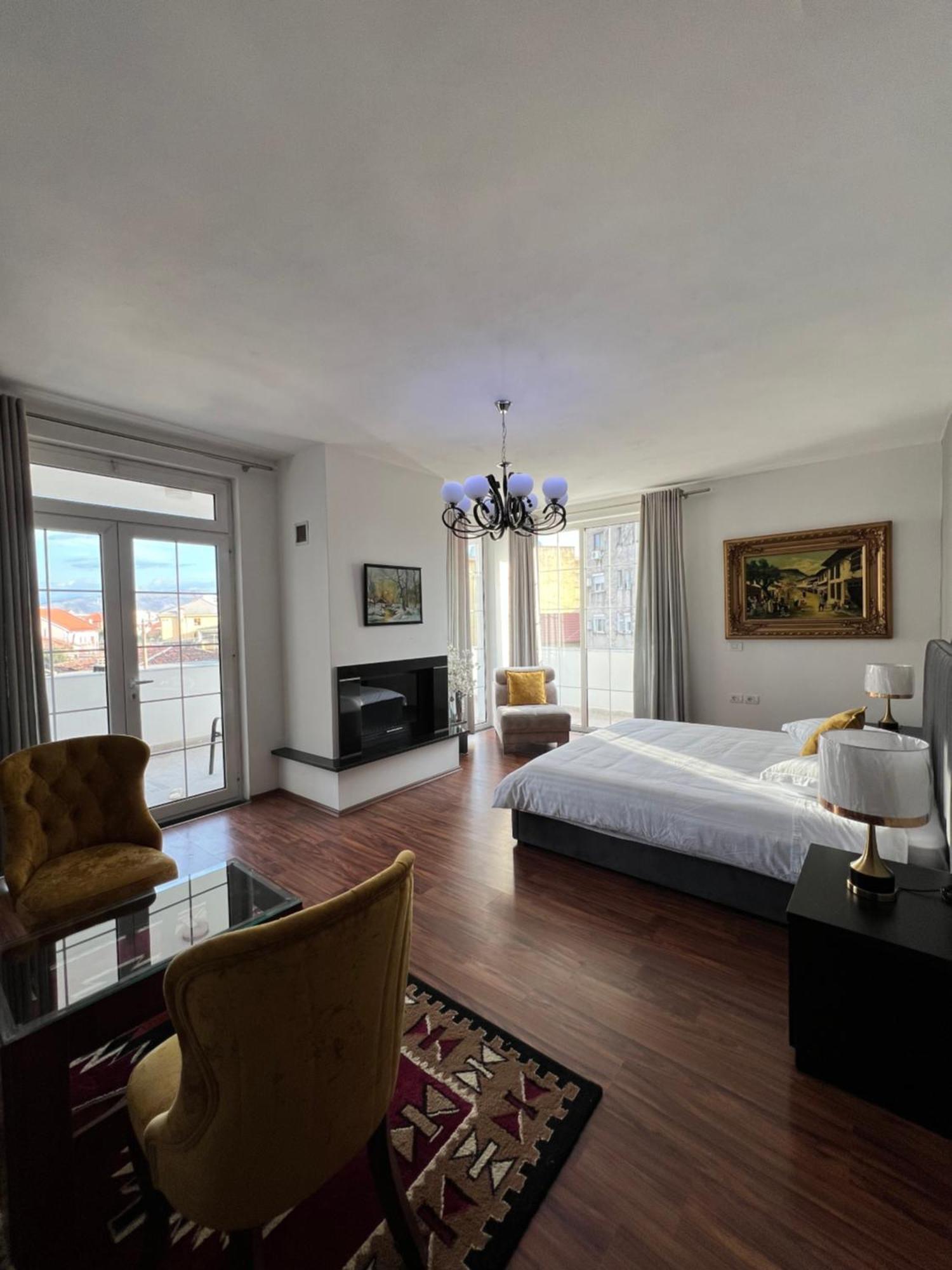 North Star Hostel Shkodër Екстериор снимка