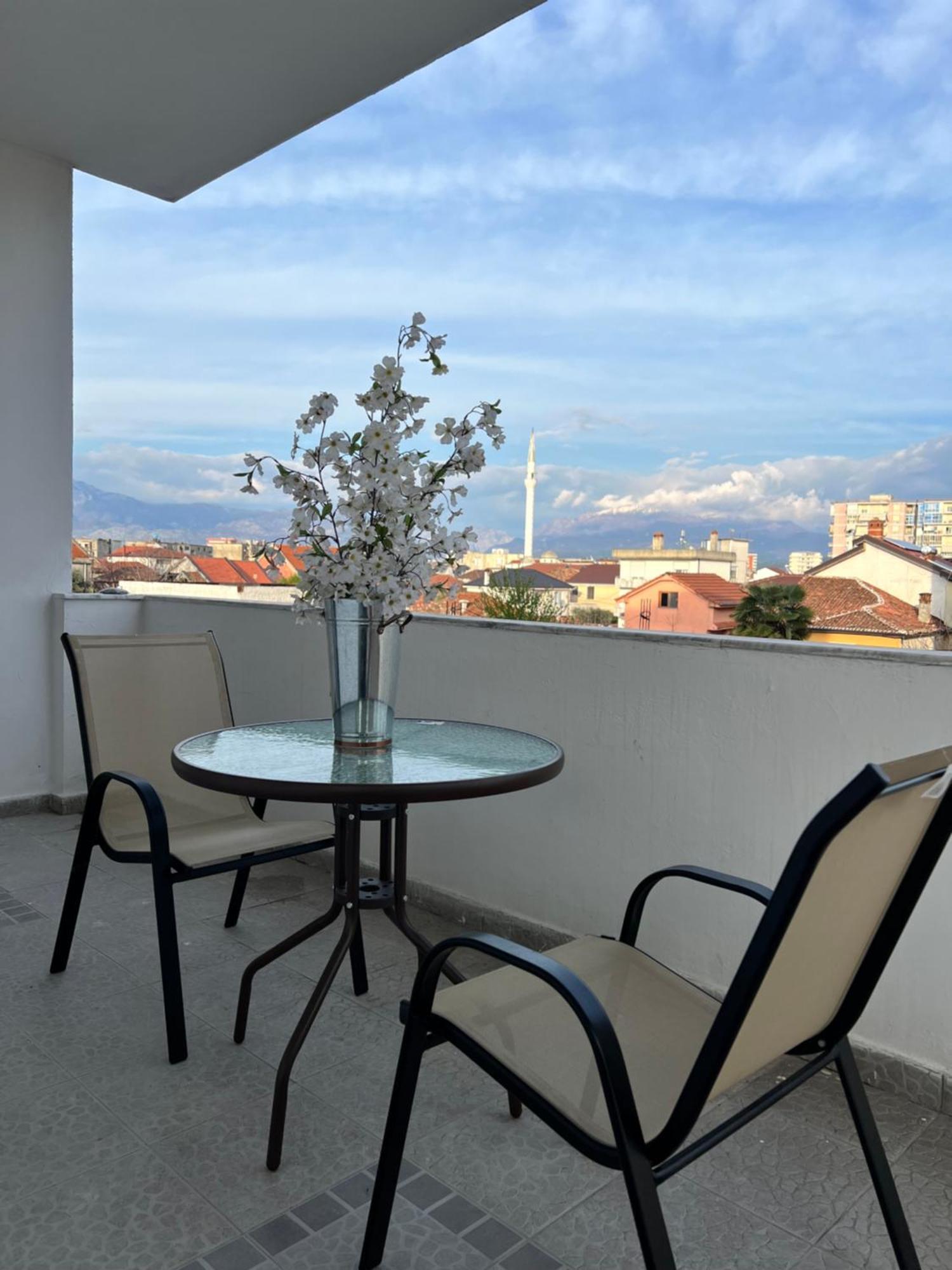 North Star Hostel Shkodër Екстериор снимка