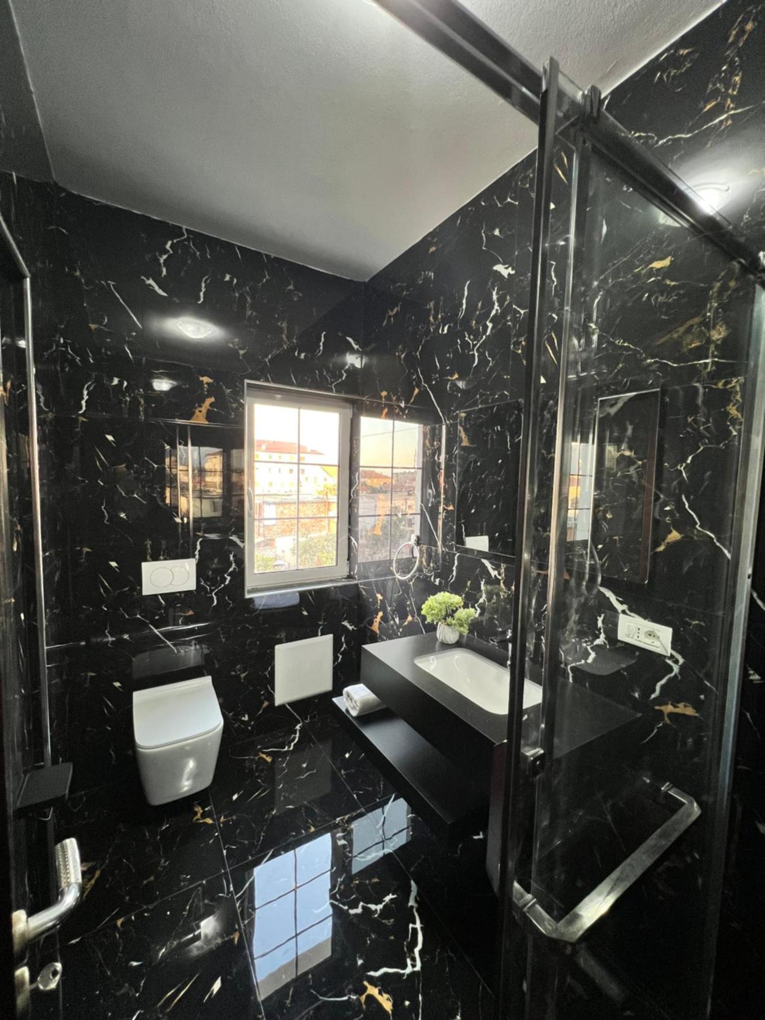 North Star Hostel Shkodër Екстериор снимка