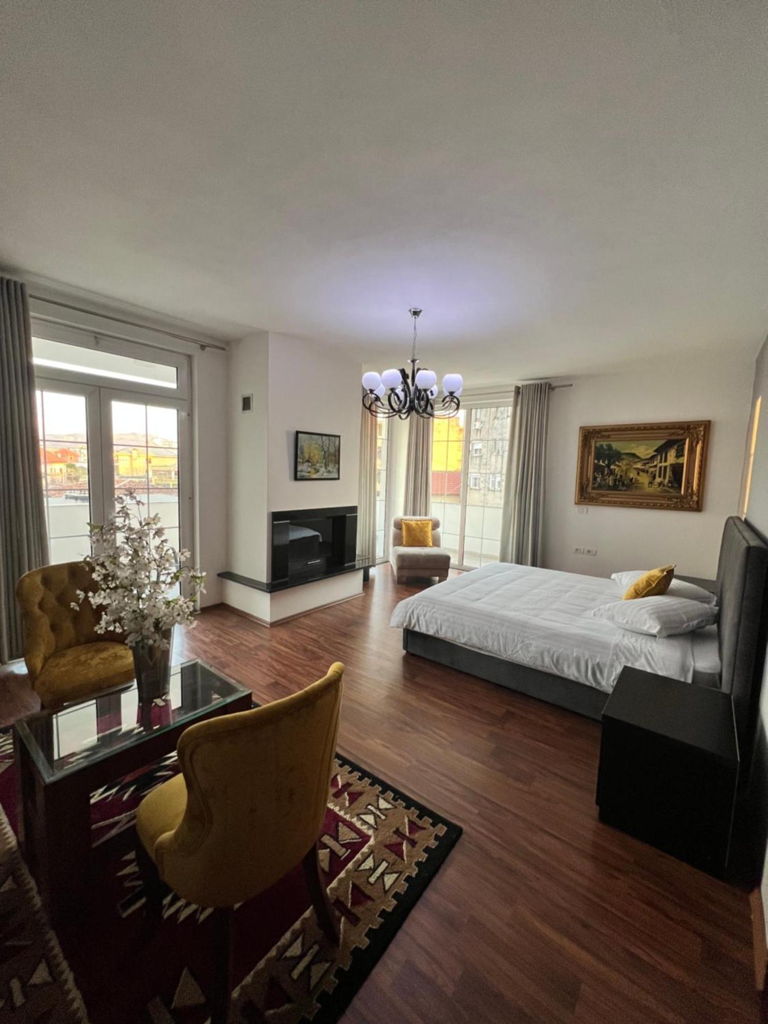 North Star Hostel Shkodër Екстериор снимка