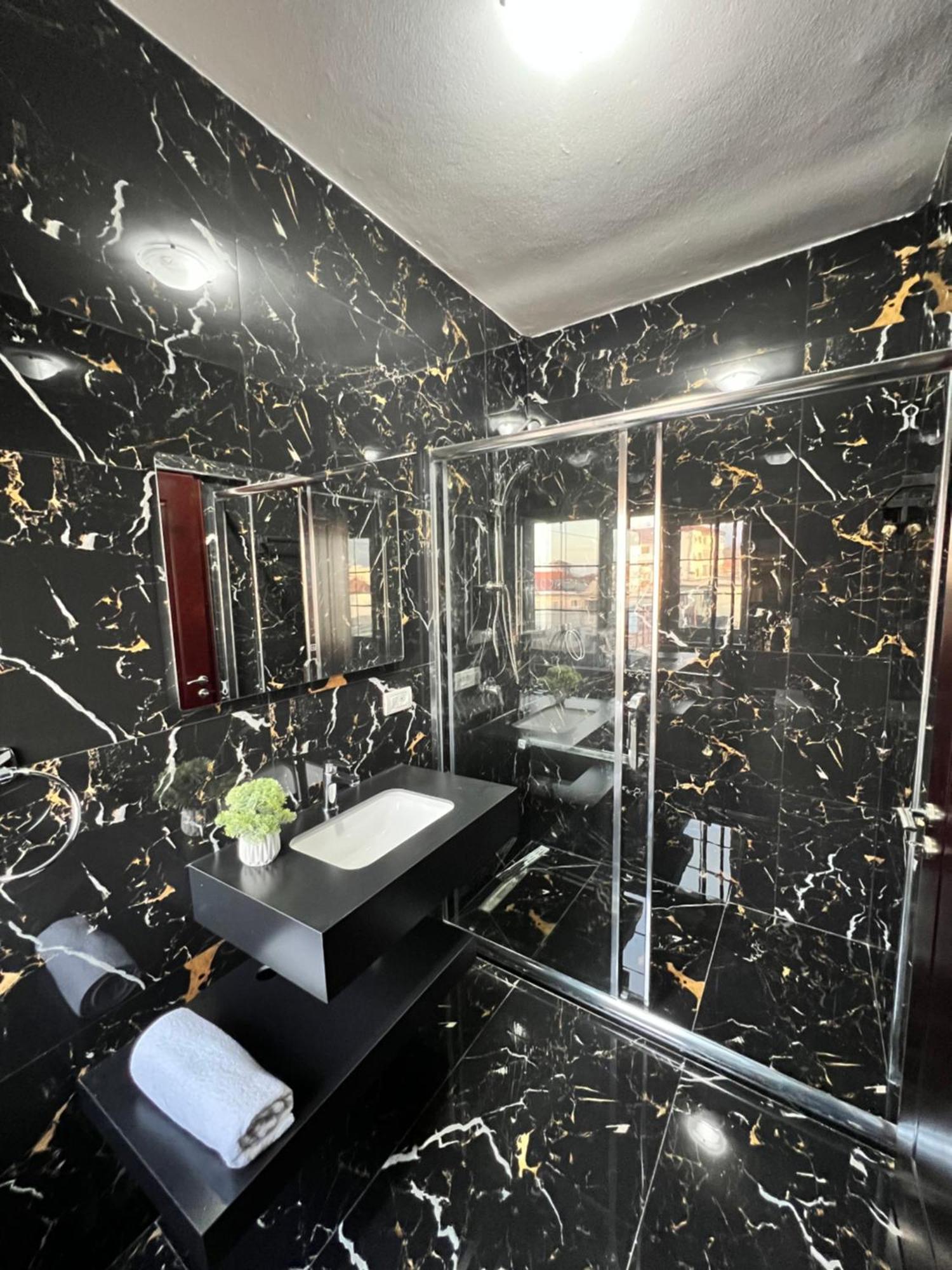 North Star Hostel Shkodër Екстериор снимка