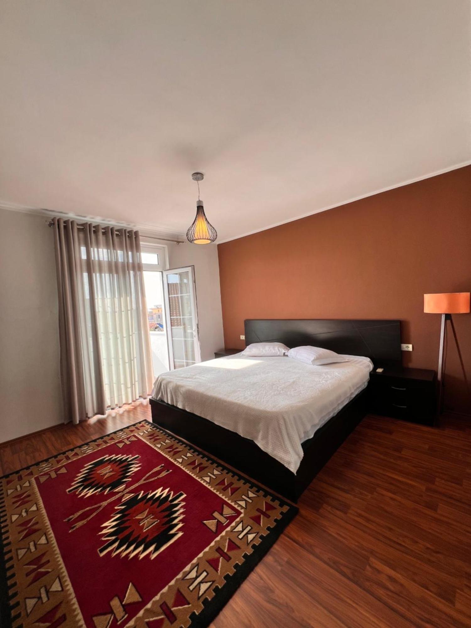 North Star Hostel Shkodër Екстериор снимка